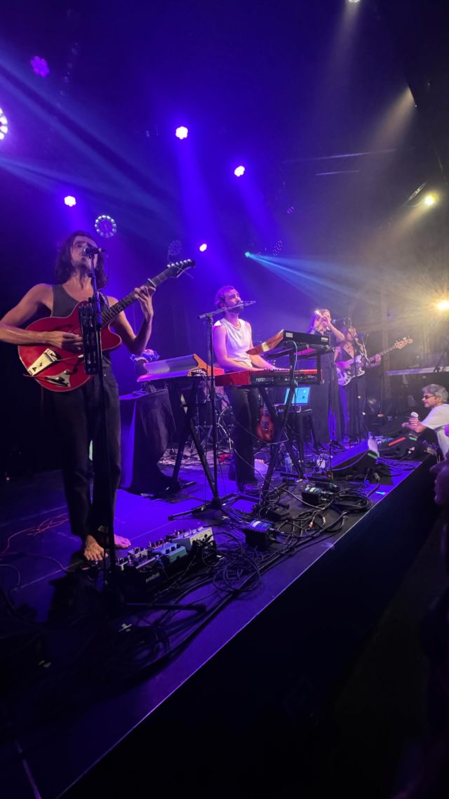 HASARD LUDIQUE

Retour sur les concerts exceptionnels de @leoblomov et @remiklein_vie au @lehasardludique sous 40 degrés. Merci à tout le public présent qui a supporté la climatisation cassée ! Un grand merci à nos artistes, musiciens et musiciennes, ainsi qu’à tous les techniciens présents. 

@remiklein_vie avec @sachasongs à la guitare @sounds.of.jesa à la basse @bast1_b à la batterie @christelle.raquillet à la flûte traversière @leoblomov avec @oldsedan à la guitare @cyprienvandenbussche et @valoulaflute aux flûtes traversières @jo_sainderichin alias @am_ourcourtois à la basse et Zacharie Hitter à la batterie. 
Et @clement.cmbcl au son !